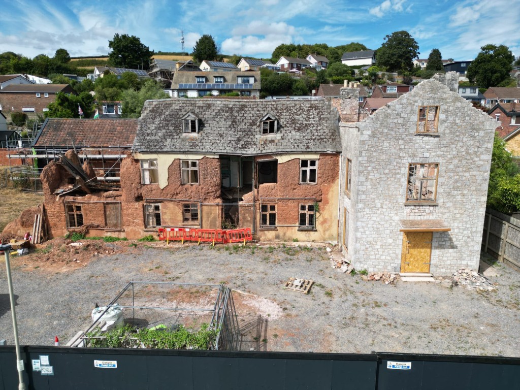 Lot: 198 - FORMER HISTORIC SITE FOR RESIDENTIAL DEVELOPMENT WITH PLANNING FOR SEVEN DWELLINGS - Further photo of Coach House